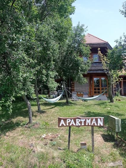 Apartman Egy Makovecz Imre Tervezte Hazban Ispank ภายนอก รูปภาพ