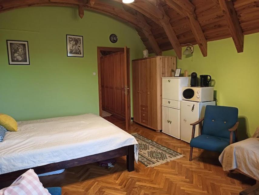 Apartman Egy Makovecz Imre Tervezte Hazban Ispank ภายนอก รูปภาพ