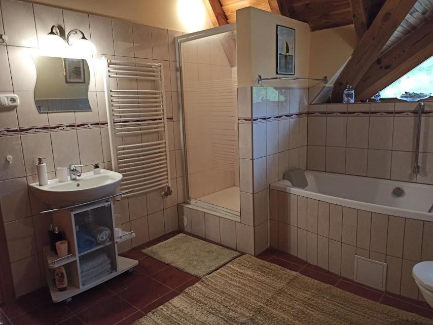 Apartman Egy Makovecz Imre Tervezte Hazban Ispank ภายนอก รูปภาพ
