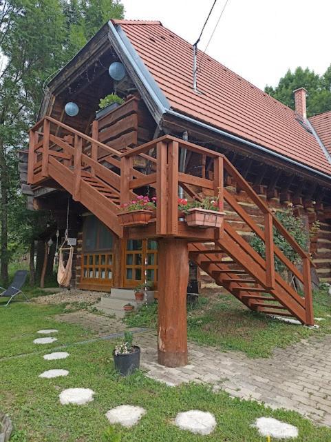 Apartman Egy Makovecz Imre Tervezte Hazban Ispank ภายนอก รูปภาพ