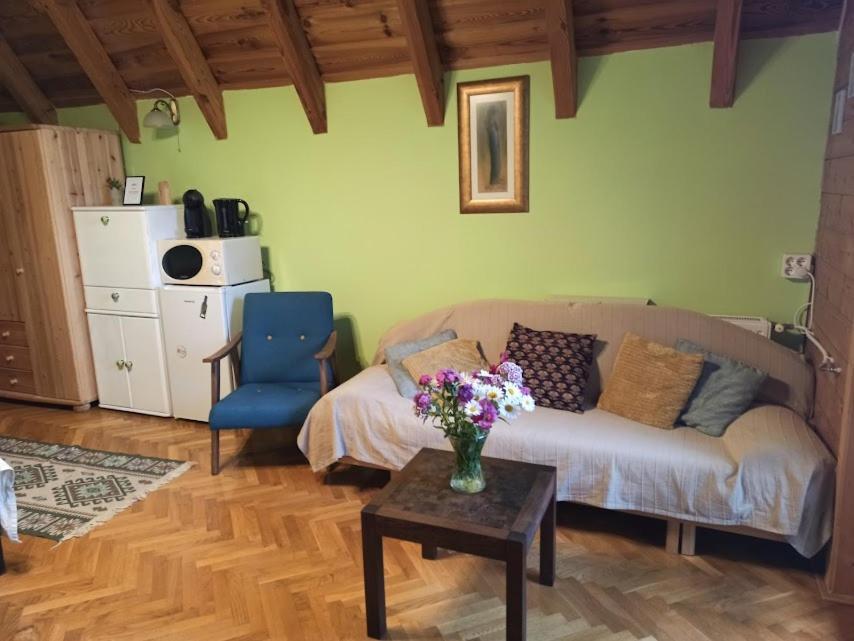 Apartman Egy Makovecz Imre Tervezte Hazban Ispank ภายนอก รูปภาพ